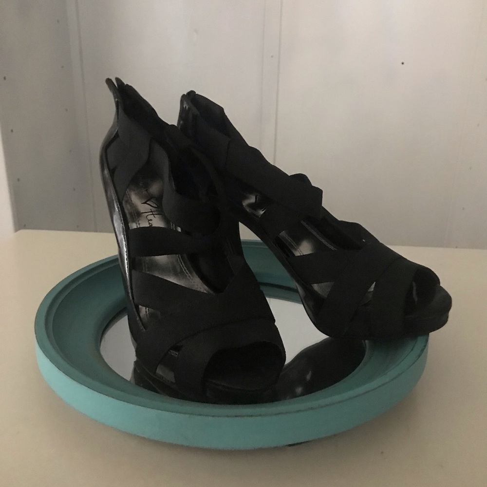 Black Hi Heels SZ 7